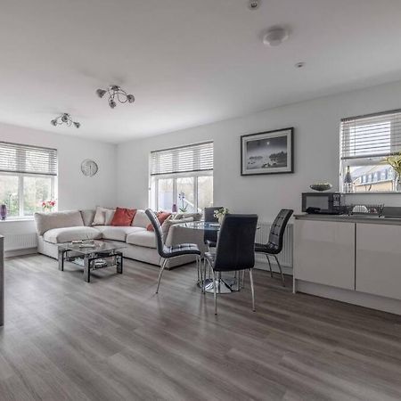 Stylish Home @ Virginia Water Lake & Free Parking Englefield Green ภายนอก รูปภาพ